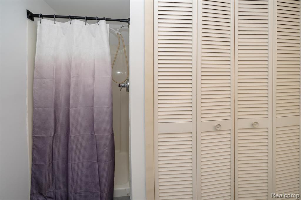 4654 Siebert Road, Waterford, MI 48328 — Photo 22