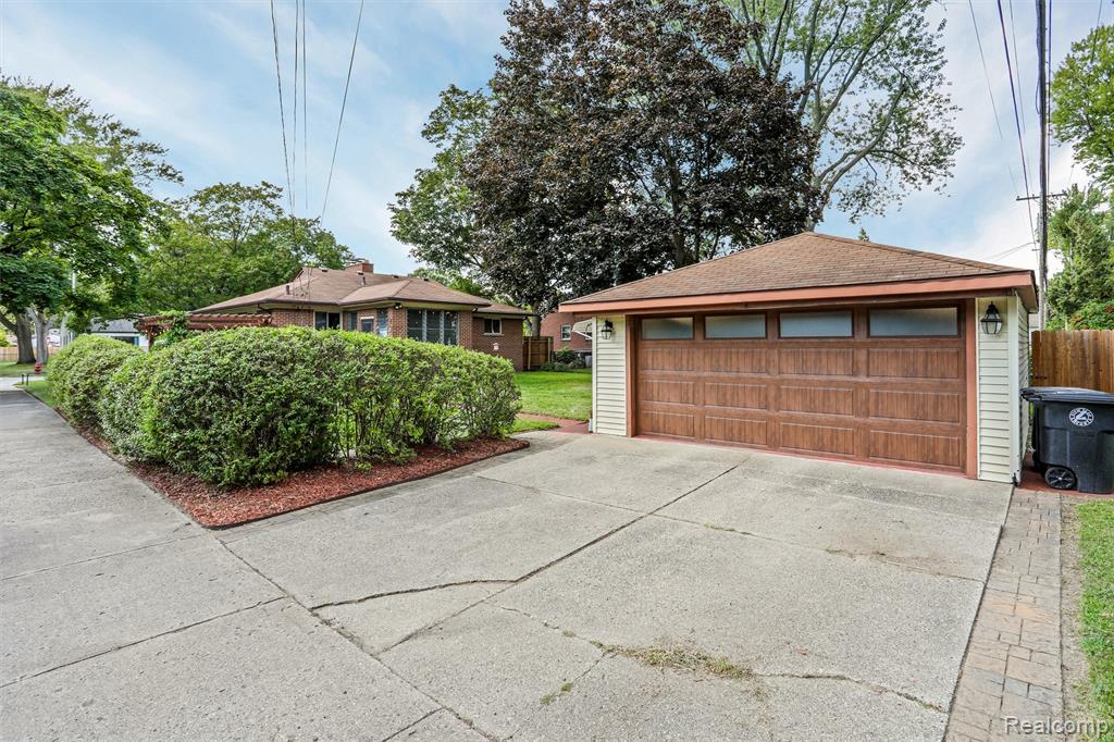 9912 Deering Street, Livonia, MI 48150 — Photo 29