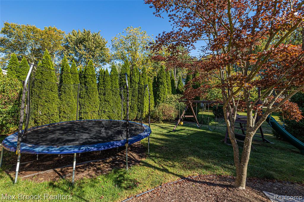 5605 Woodwind Drive, Bloomfield Hills, MI 48301 — Photo 15