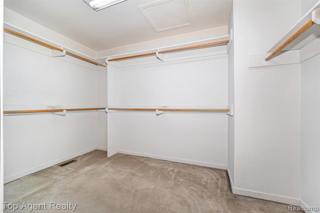 7369 Danbury Drive, West Bloomfield, MI — Photo 23