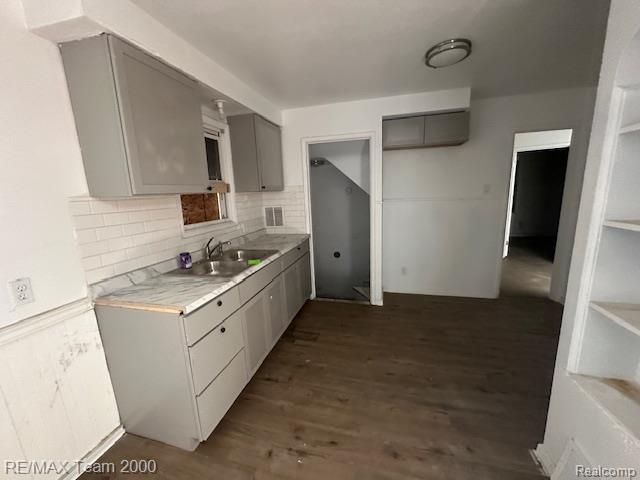 16301 Coram Street, Detroit, MI 48205 — Photo 16