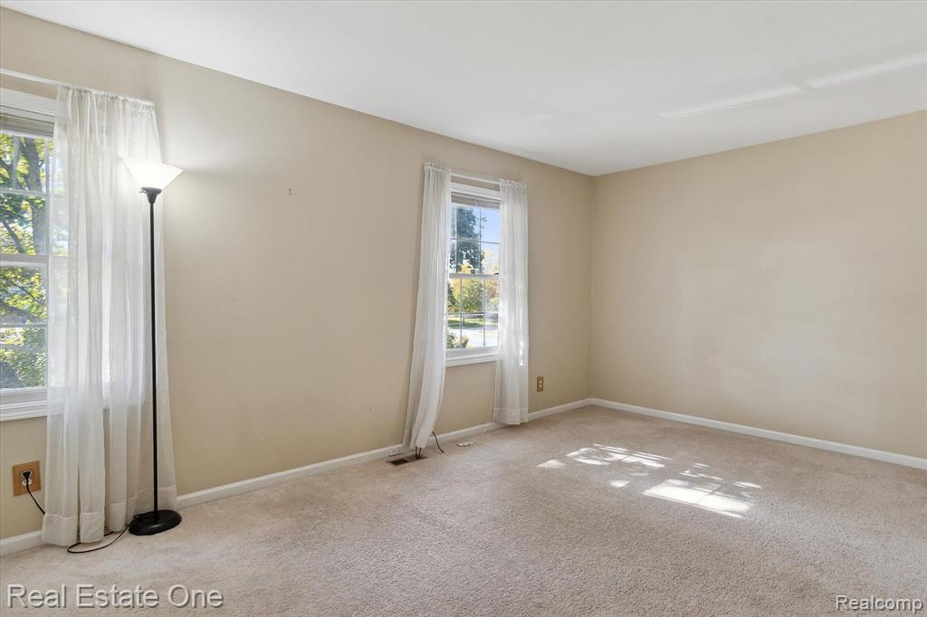 24762 Bashian Drive, Novi, MI — Photo 18