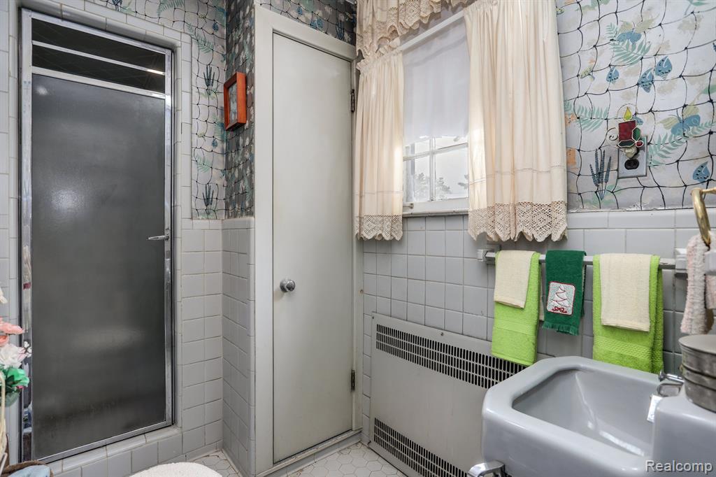 8691 E OUTER Drive, Detroit, MI 48213 — Photo 31