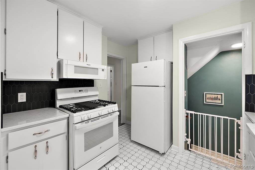 904 N DORCHESTER Avenue, Royal Oak, MI 48067 — Photo 11