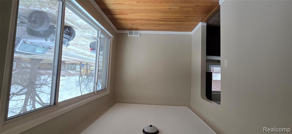 8669 Grayfield Street, Dearborn Heights, MI 48127 — Photo 3