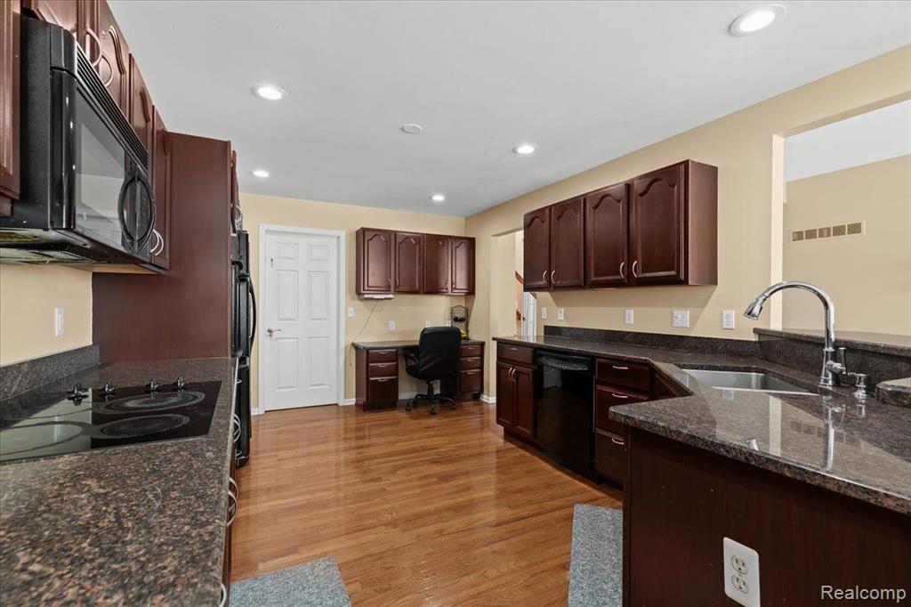49407 N Glacier, Northville, MI 48168 — Photo 15