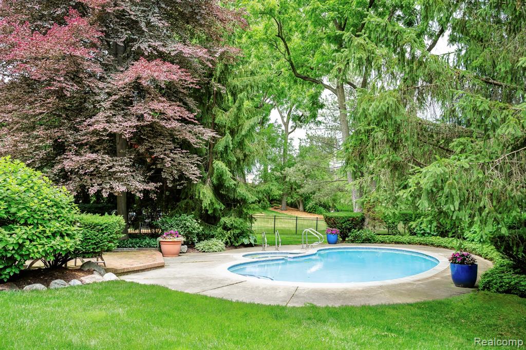 4269 N Willoway Estates Court, Bloomfield Hills, MI 48302 — Photo 16