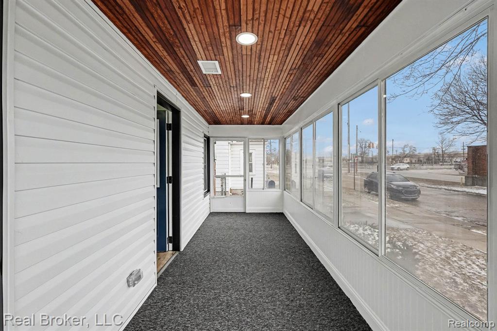 973 E Guthrie Avenue, Madison Heights, MI 48071 — Photo 4