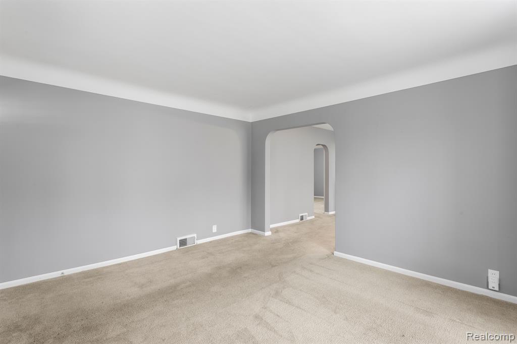 46 SMITH Court, Lake Orion, MI 48362 — Photo 12