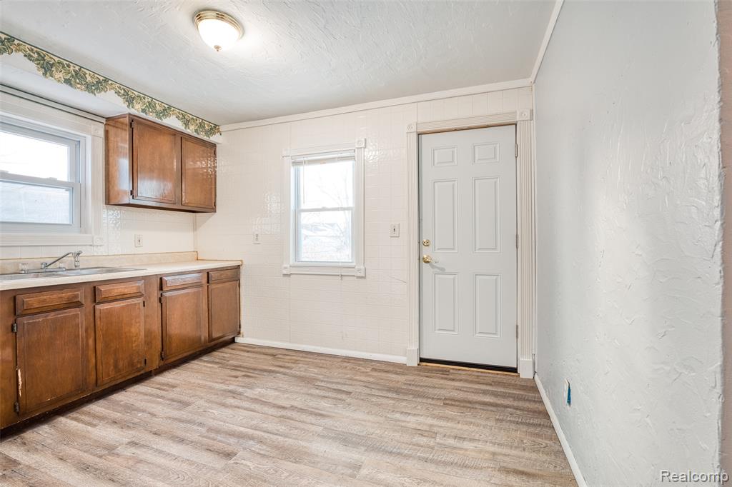 419 W Bernhard Avenue, Hazel Park, MI 48030 — Photo 9