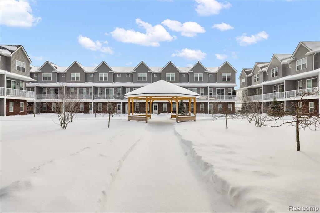 3951 Trailwaycommons Circle, Auburn Hills, MI 48326 — Photo 2