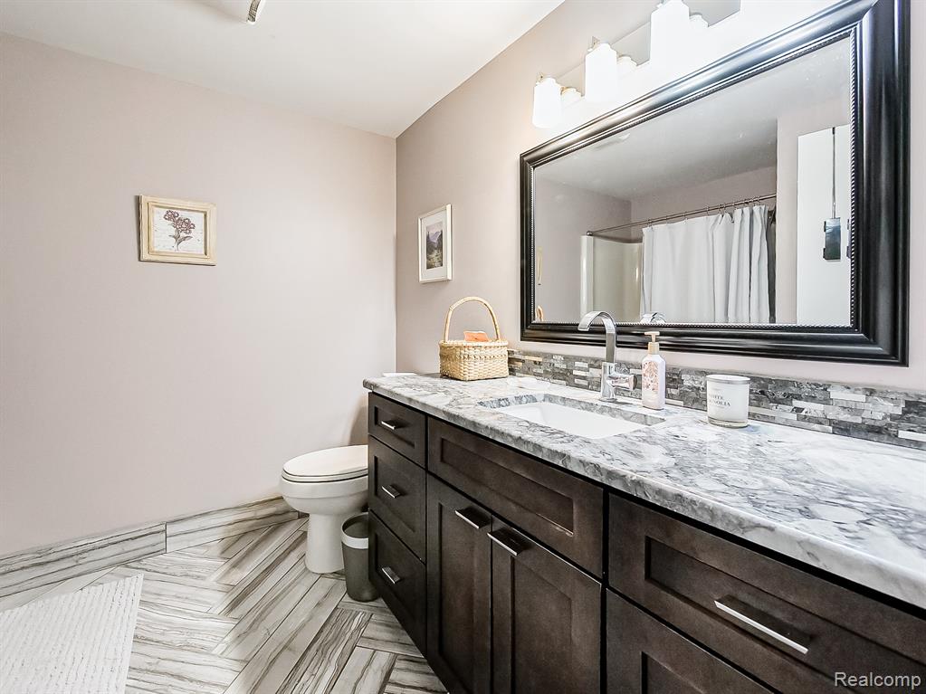 7418 Azalea Court, West Bloomfield, MI — Photo 18