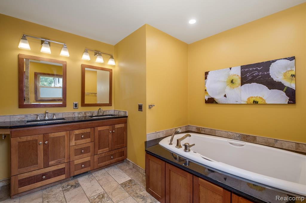 719 TEN POINT Drive, Rochester Hills, MI 48309 — Photo 21
