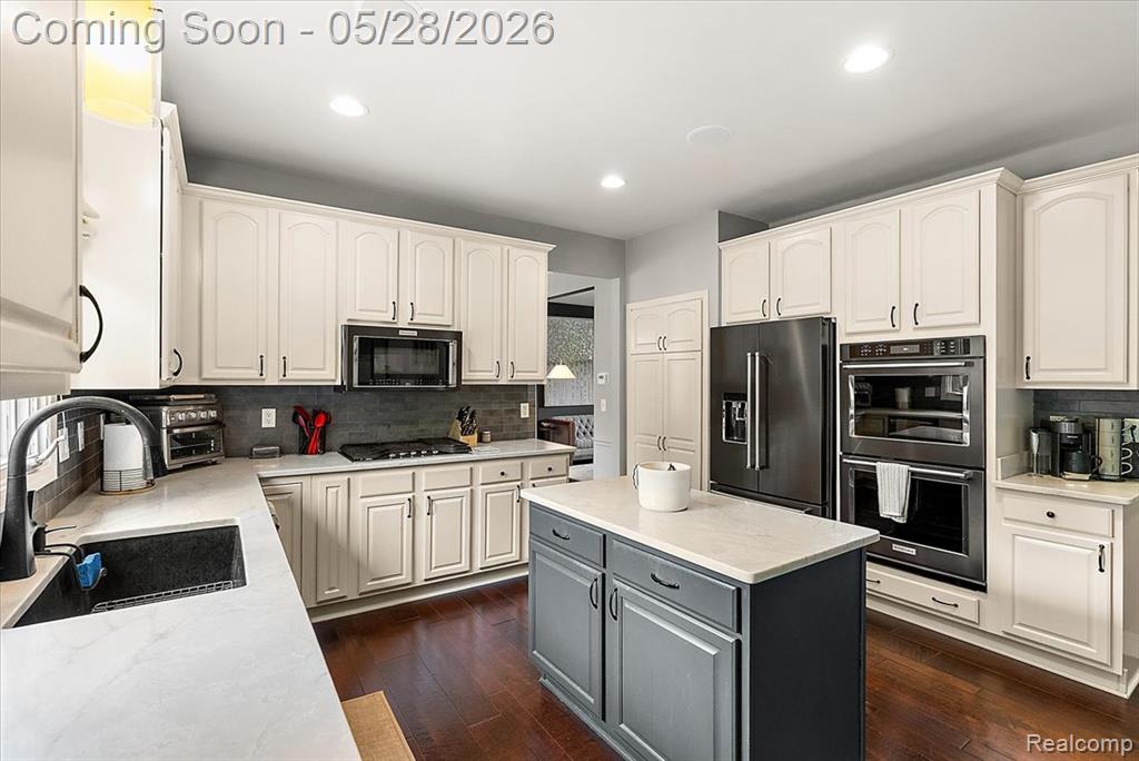 48056 River Way Court, Canton, MI 48187 — Photo 16