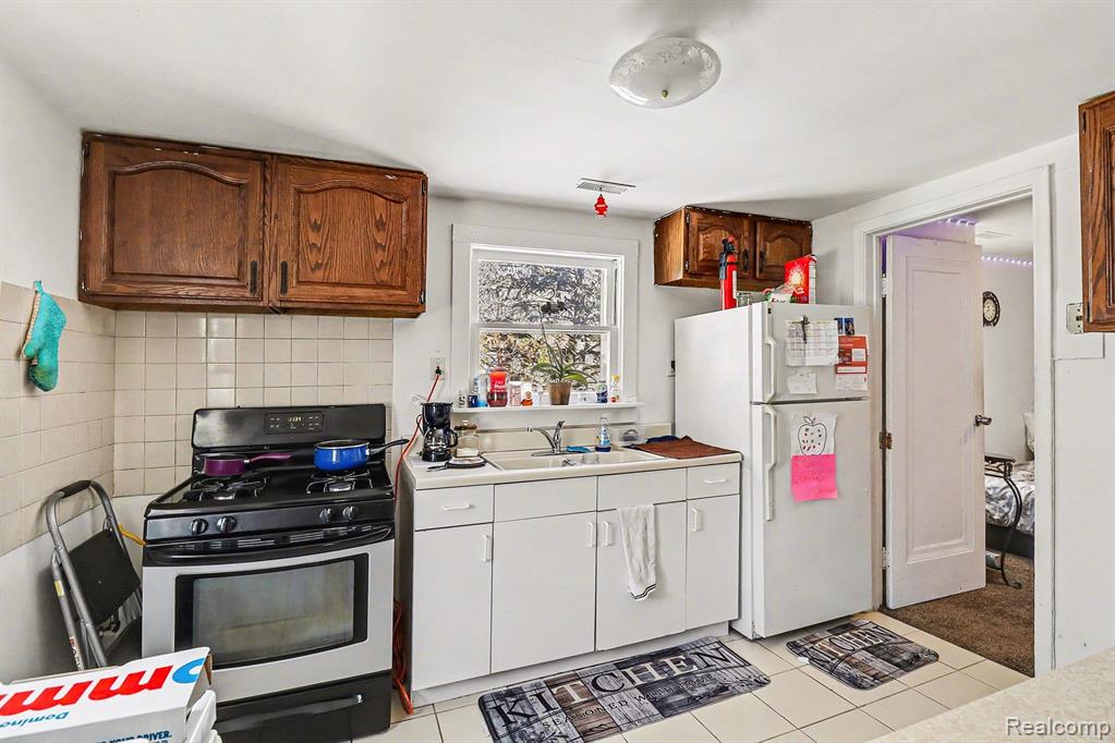8129 Westminster Avenue, Warren, MI 48089 — Photo 14