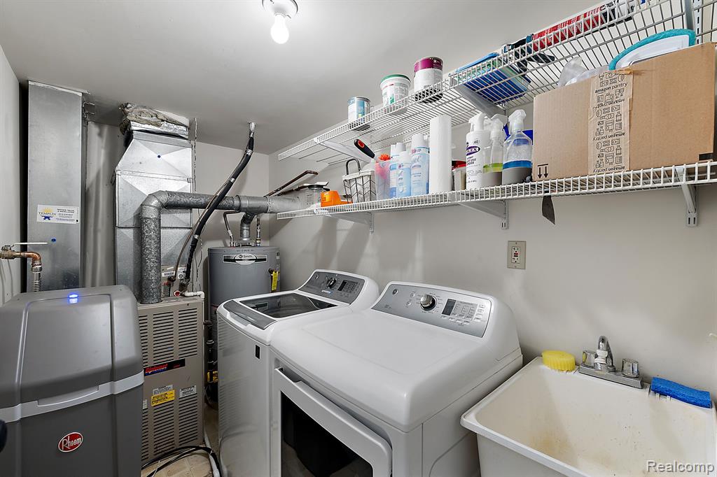 61149 GREENWOOD Drive, South Lyon, MI 48178 — Photo 28