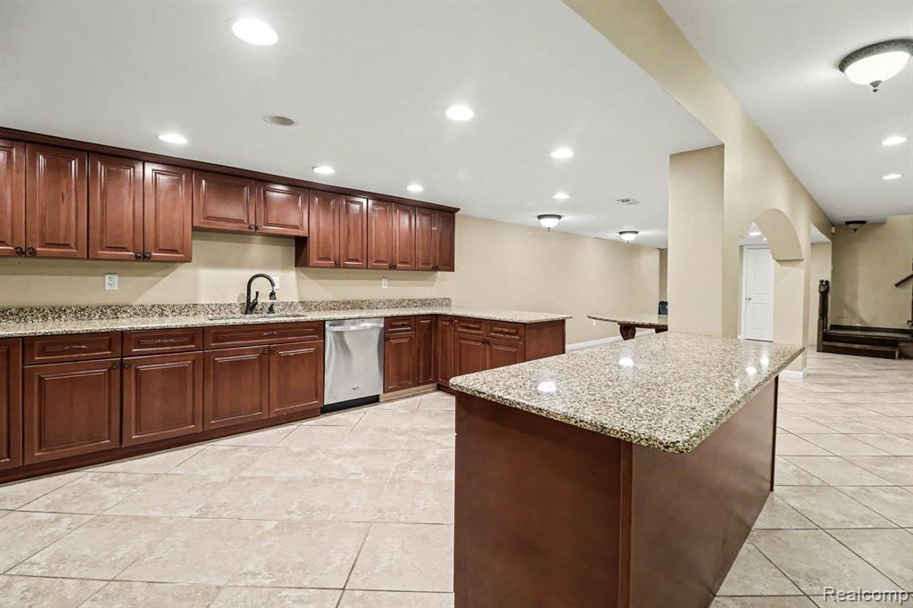 6929 Dakota Drive, Troy, MI 48098 — Photo 35