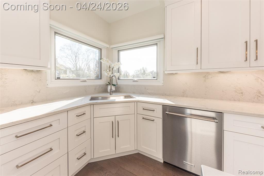 45711 Bristol Circle, Novi, MI 48377 — Photo 19