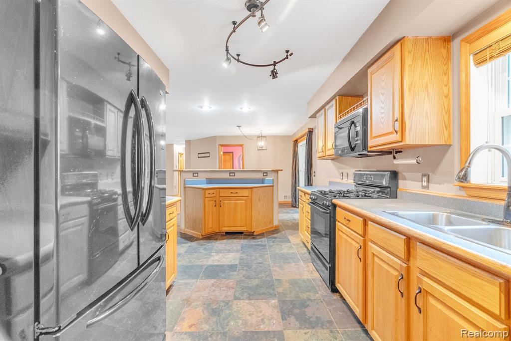6917 CHASE LAKE Road, Fowlerville, MI 48836 — Photo 20