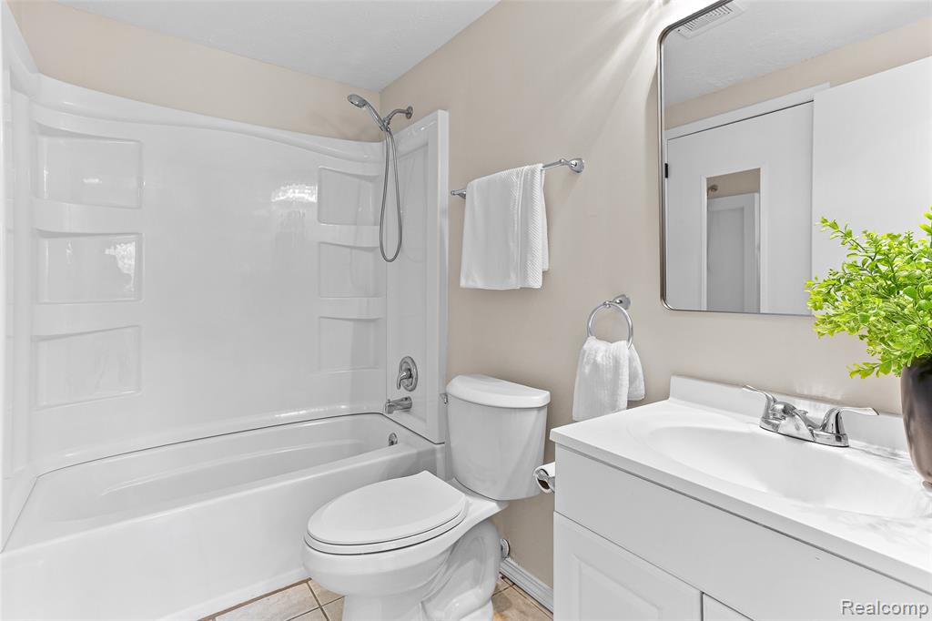 5086 FALMOUTH Drive, Troy, MI 48085 — Photo 20