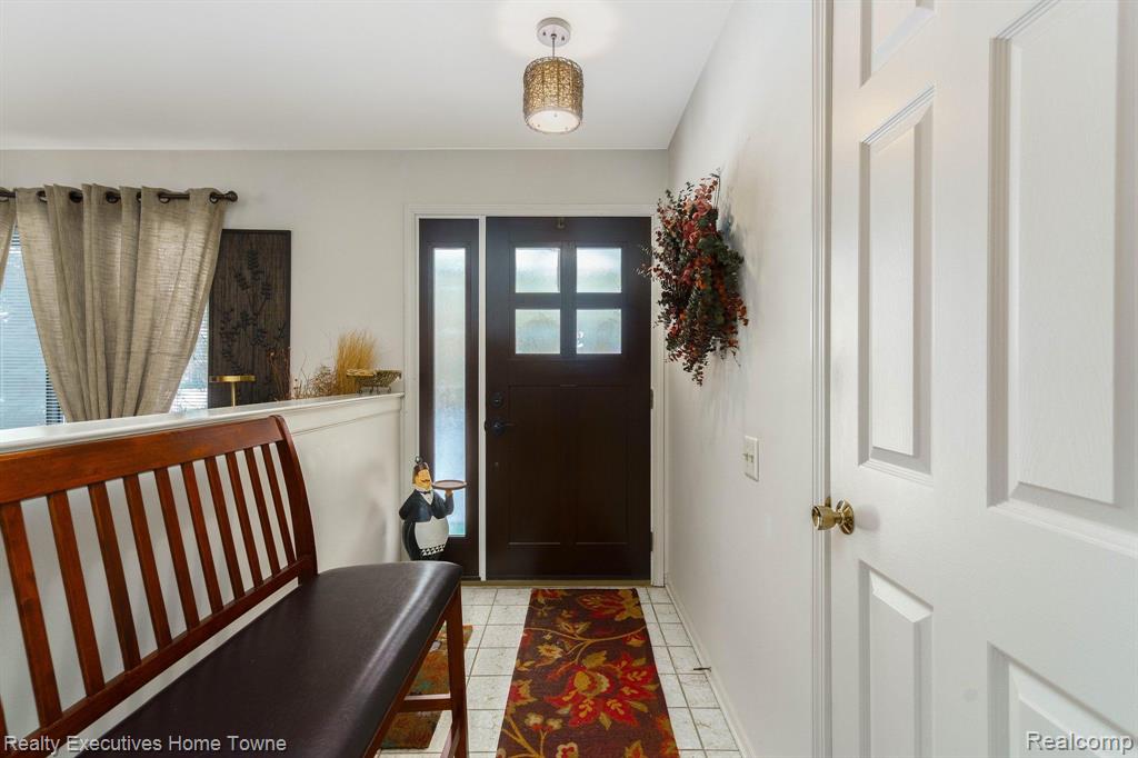 42509 ELDON Circle, Clinton Twp, MI 48038 — Photo 4
