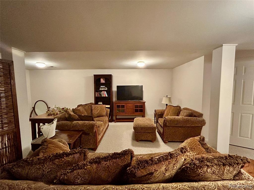 9545 Woodside Circle, Grand Blanc, MI 48439 — Photo 27
