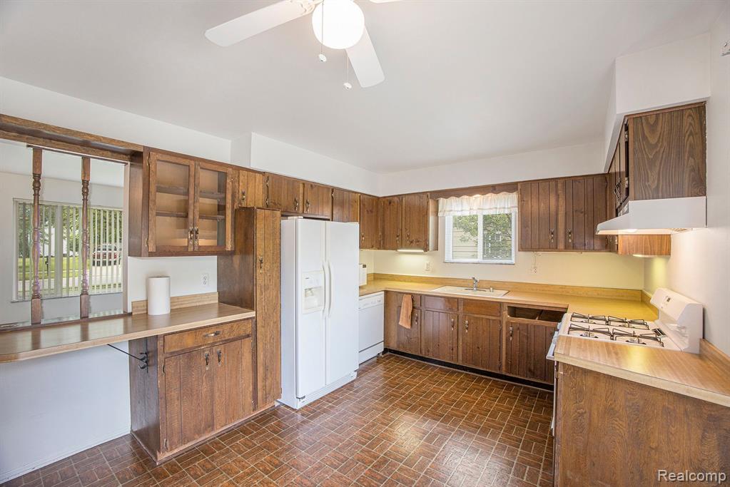 6160 BARKER Drive, Waterford, MI 48329 — Photo 7
