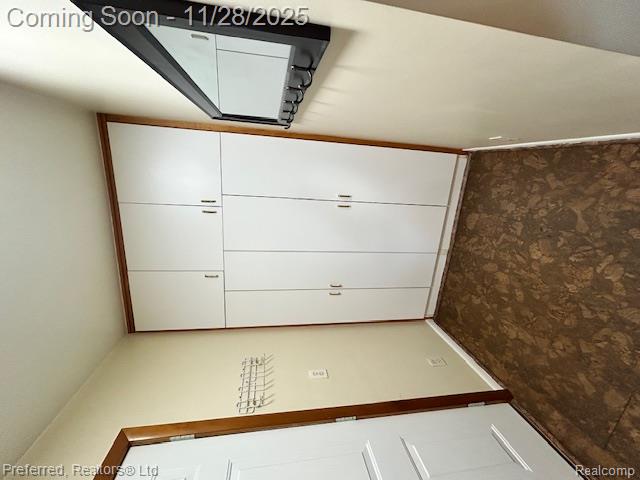 6800 Crestway Drive, Bloomfield, MI 48301 — Photo 41