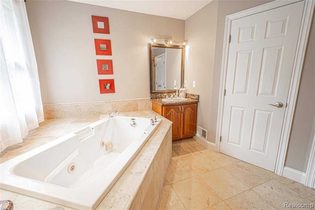 5429 Shorewood Drive, Fort Gratiot, MI 48059 — Photo 38