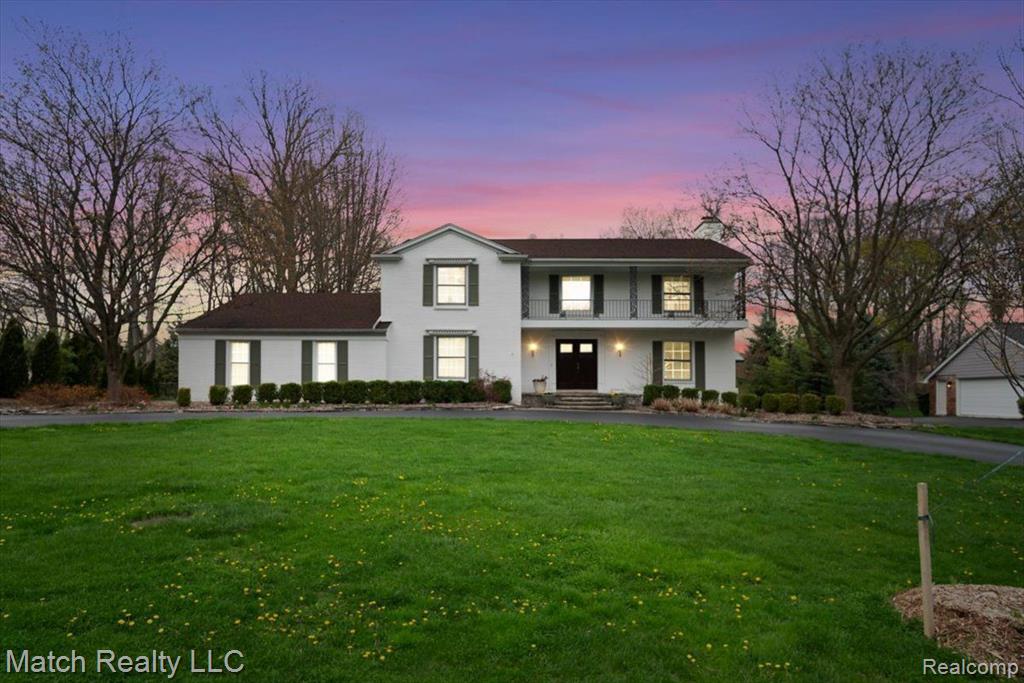 589 KINGSLEY Trail, Bloomfield Hills, MI 48304 — front exterior