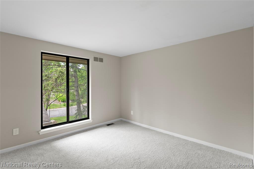 7103 Pebble Park Drive, West Bloomfield, MI — Photo 25