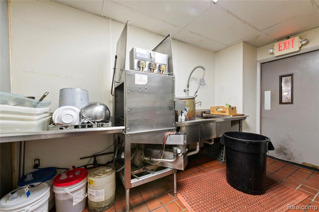 1090 Rochester Road, Troy, MI 48083 — Photo 37