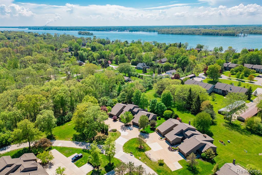 9854 HAWTHORNE GLEN Drive, Grosse Ile, MI 48138 — Photo 35