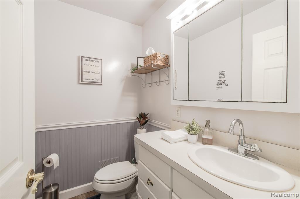 4154 Knollwood Drive, Grand Blanc, MI 48439 — Photo 24