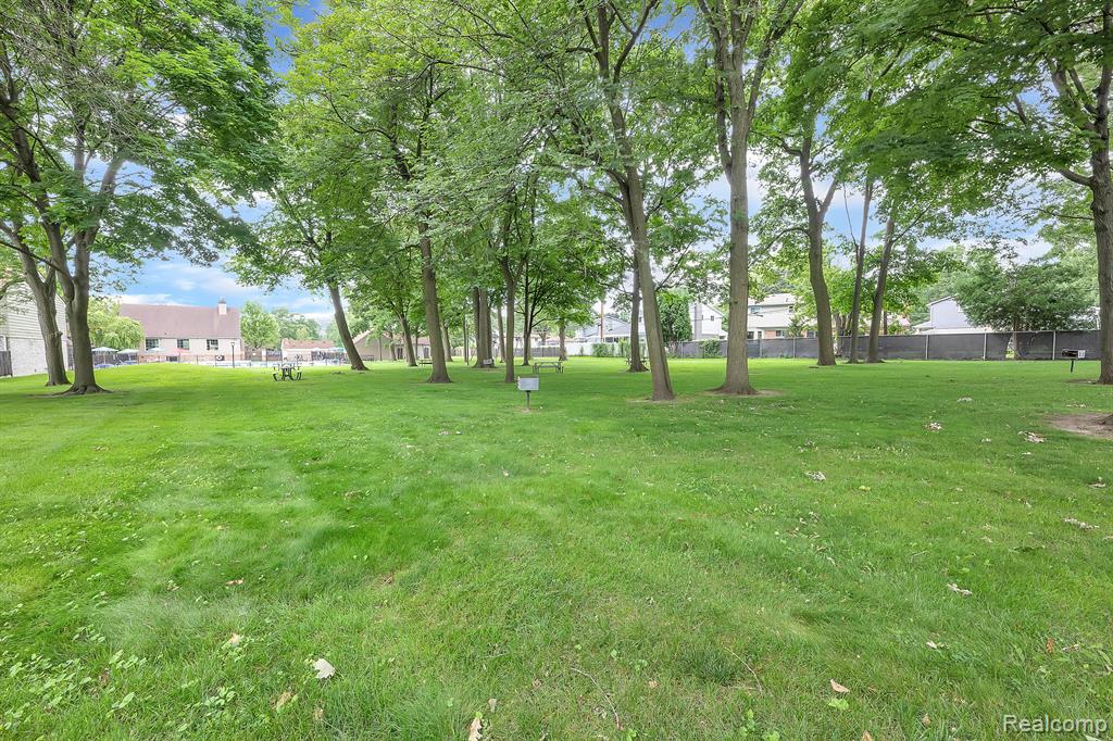1963 WICKHAM Street, Royal Oak, MI 48073 — Photo 21