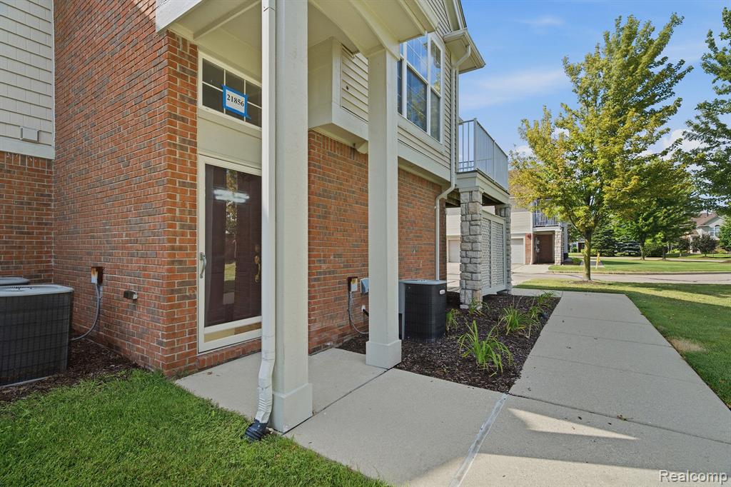 21856 Hartford Way, Macomb, MI 48042