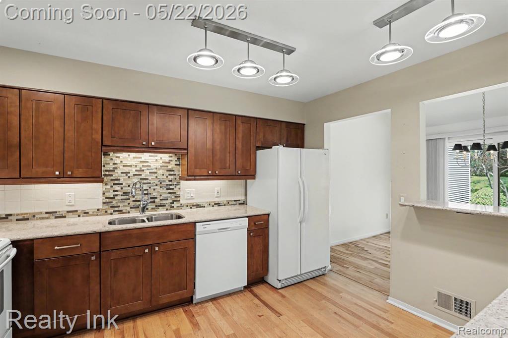 670 Camden Court, Rochester Hills, MI 48307 — Photo 2