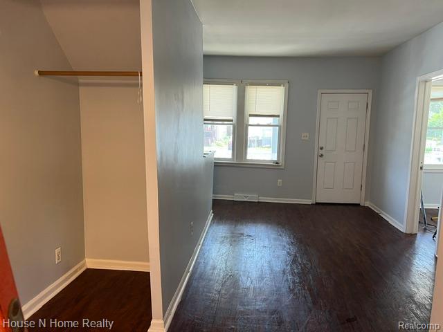 50 W Milton Avenue, Hazel Park, MI 48030 — Photo 4