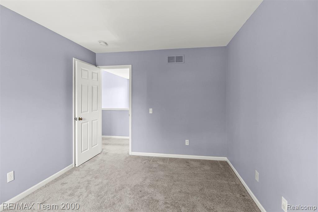 45225 Yorkshire Drive, Novi, MI — Photo 35