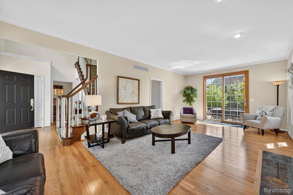 1112 Vernier Road, Grosse Pointe Woods, MI 48236 — Photo 8
