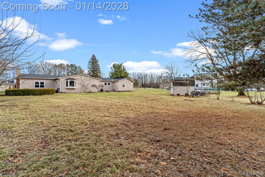 8098 Dover Drive, Grand Blanc, MI 48439 — Photo 48