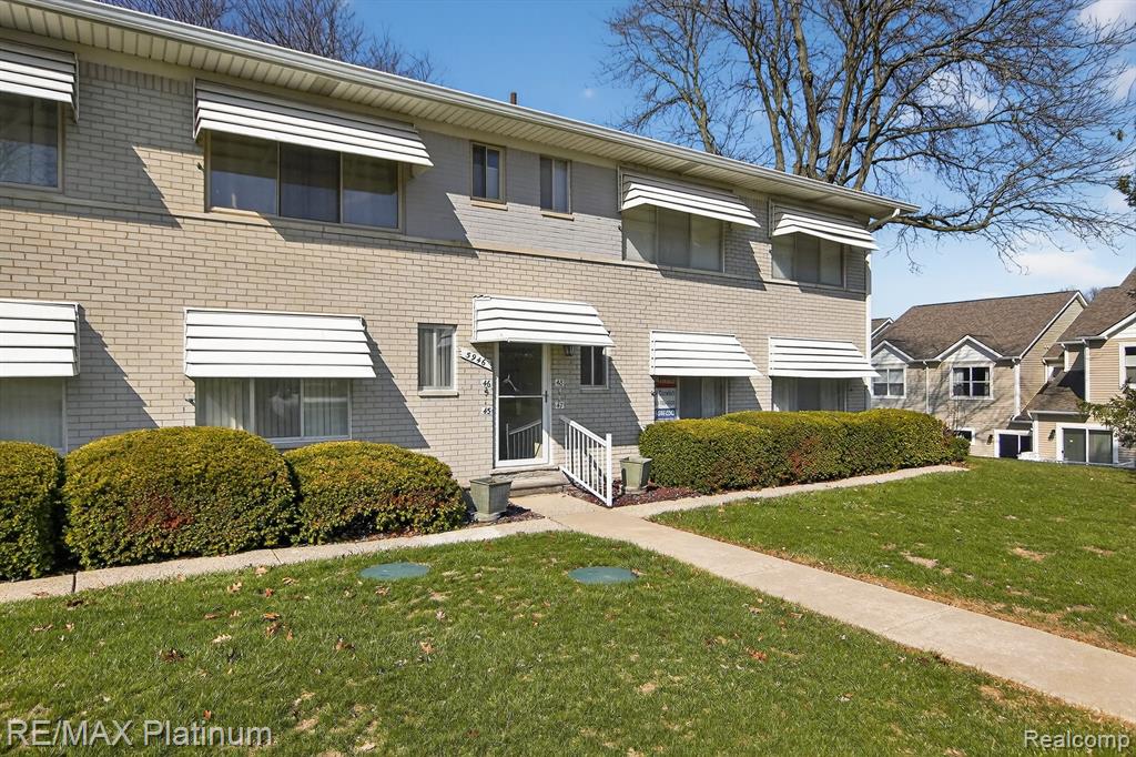 5946 Alan Drive, 47, Brighton, MI 48116 — Photo 3