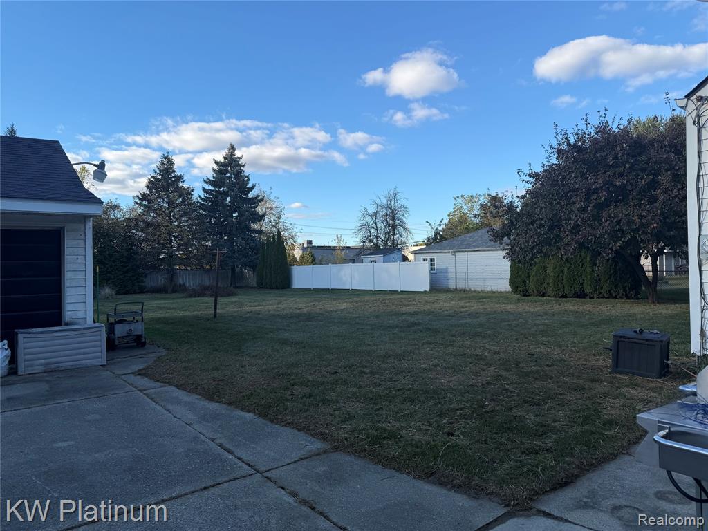 49171 Fuller Road, Chesterfield, MI — Photo 3