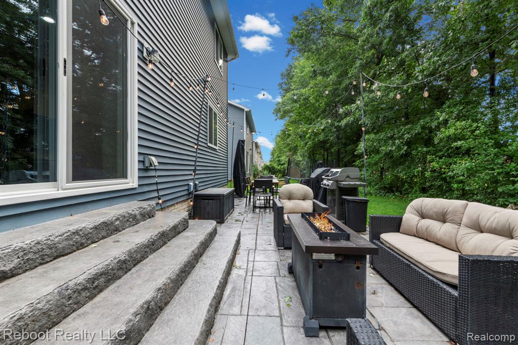 6555 Skylar Lane, Waterford, MI 48327 — Photo 3