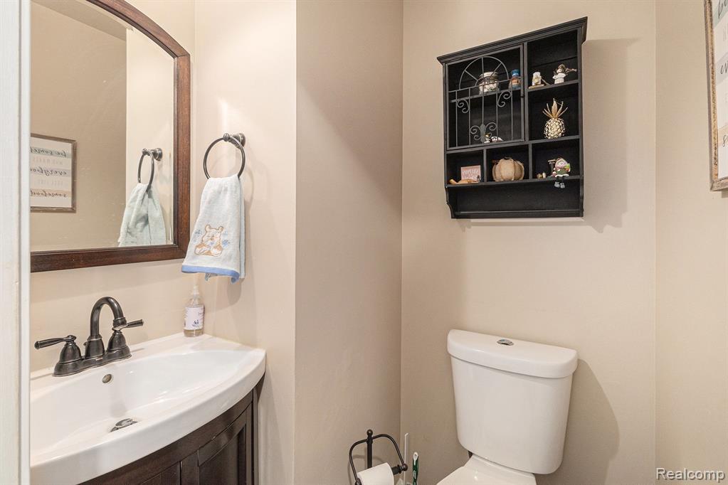 7310 BLUEWATER Drive, 117, Clarkston, MI 48348 — Photo 9