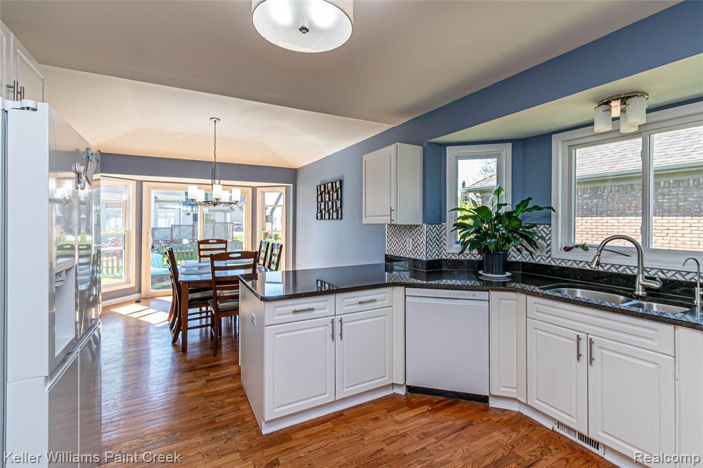 35452 Saint Clair Drive, New Baltimore, MI 48047 — Photo 12