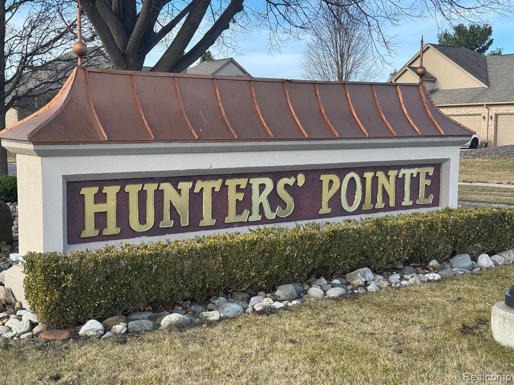 52702 HUNTERS POINTE, Macomb, MI 48042 — Photo 2