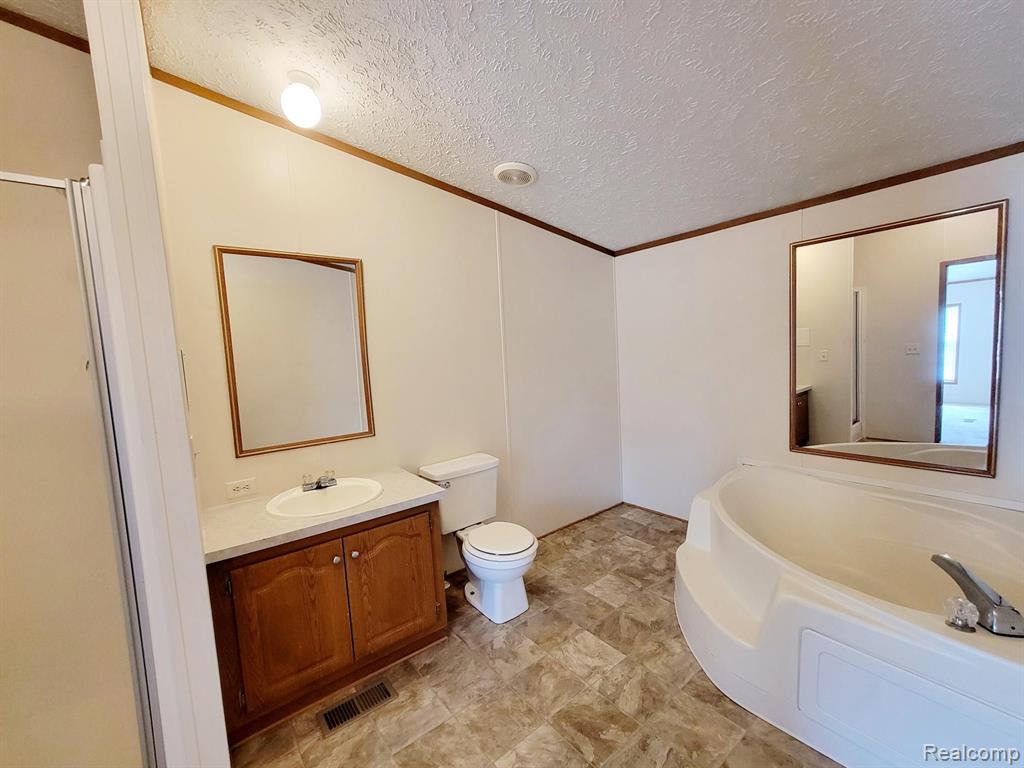 93 Woodcrest Drive, Swartz Creek, MI 48473 — Photo 10
