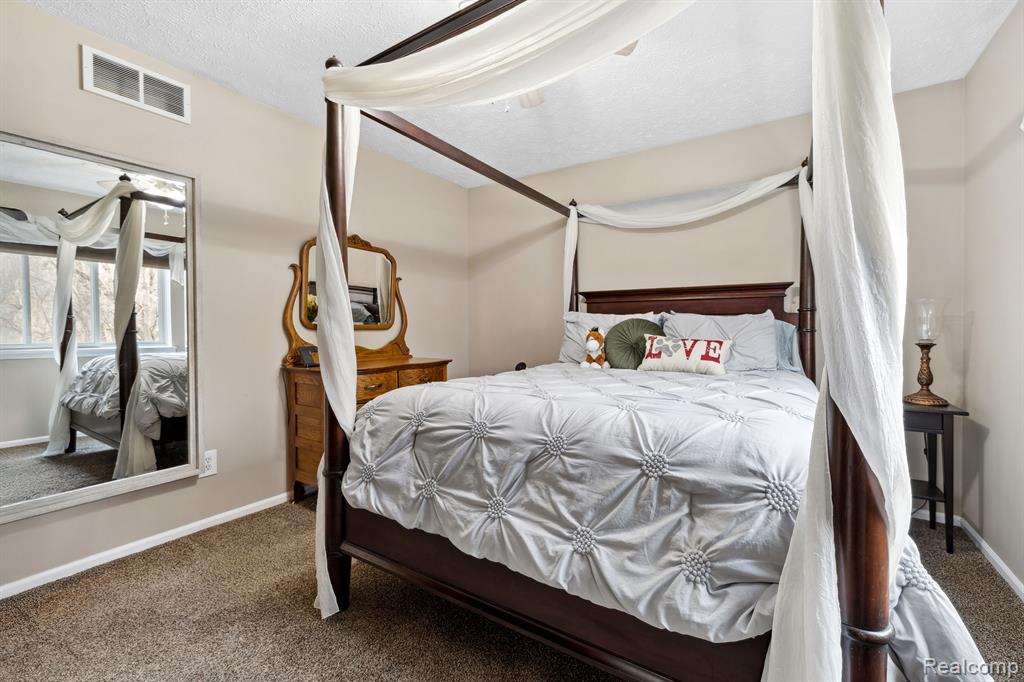 77 Coyote Court, Pinckney, MI 48169 — Photo 13