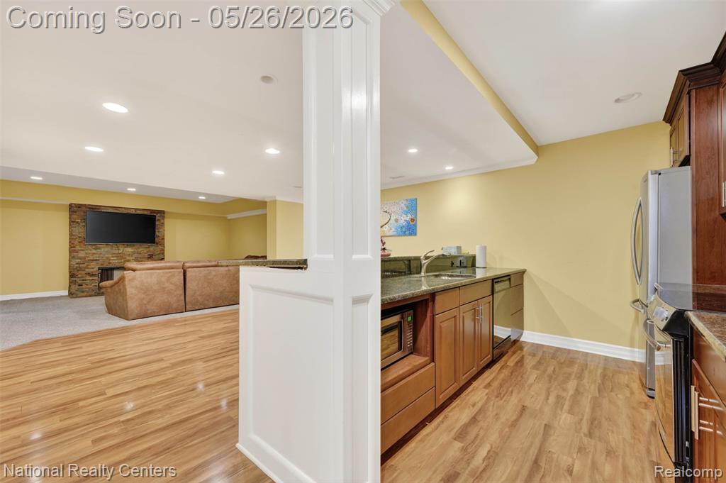 45907 Riviera Drive Drive, Northville, MI 48168 — Photo 27